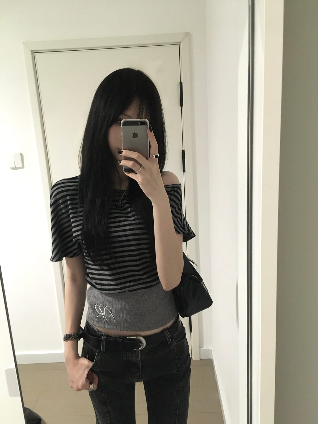 Customer photo review of Rase le sol Off-Shoulder Striped Paneled Waist Top
