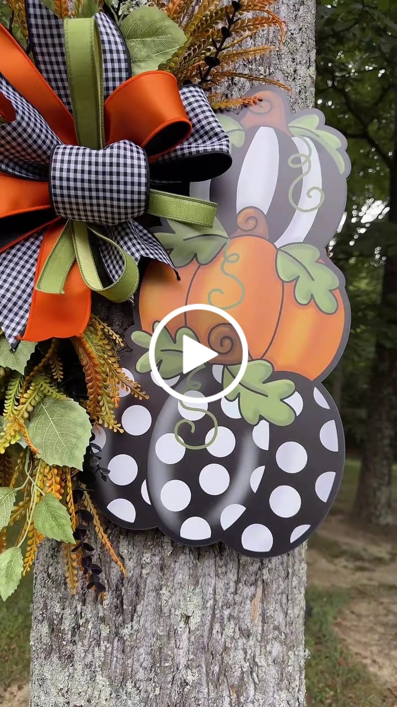 Customer video review of Stacked Pumpkins Black Stripe Orange and Polka Dot, PCD-W-212-DH, 22in Door Hanger, Wood Door Hanger