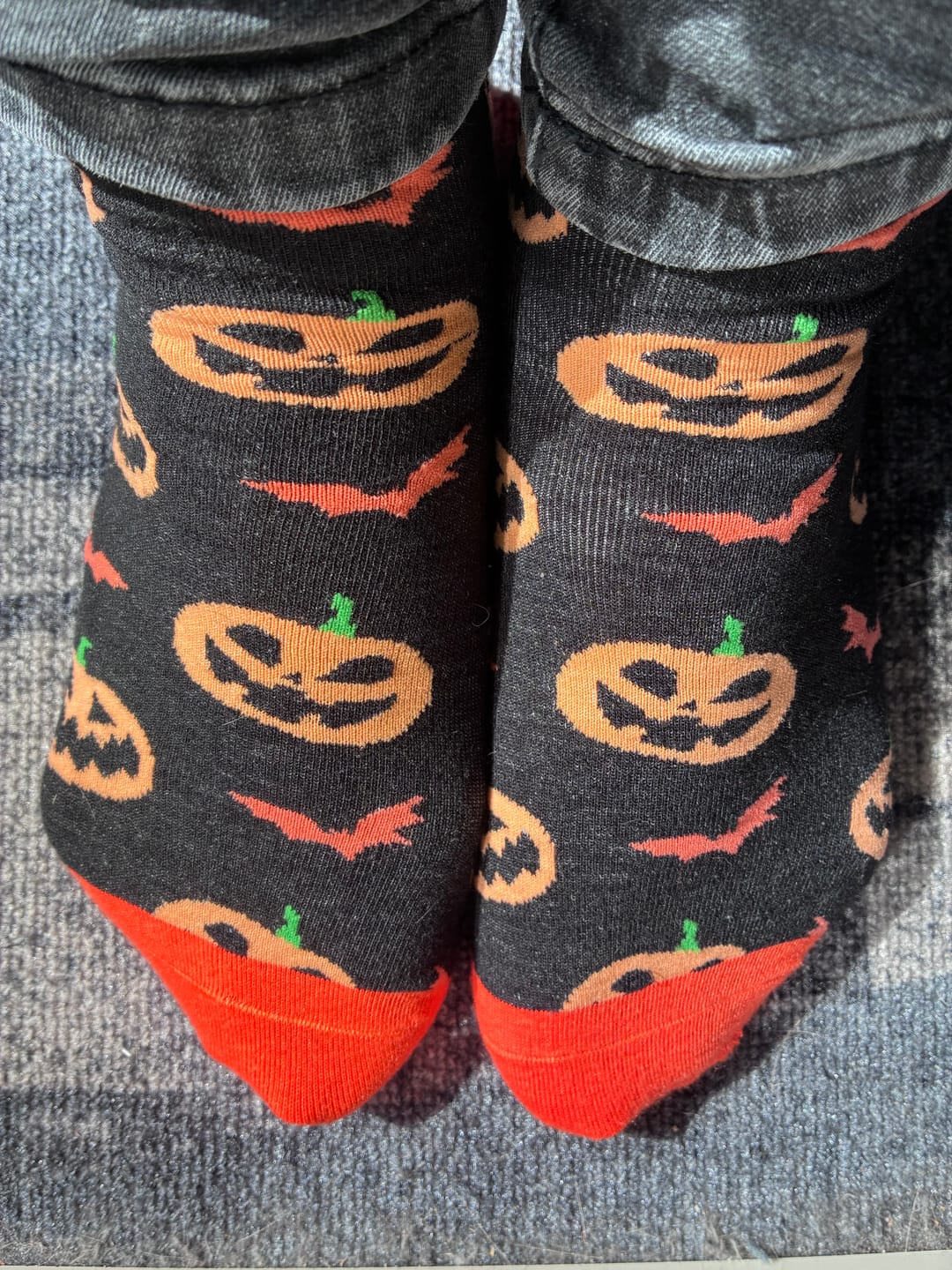 Customer photo review of Halloween-Socken mit Kürbis- und Fledermaus-Motiv