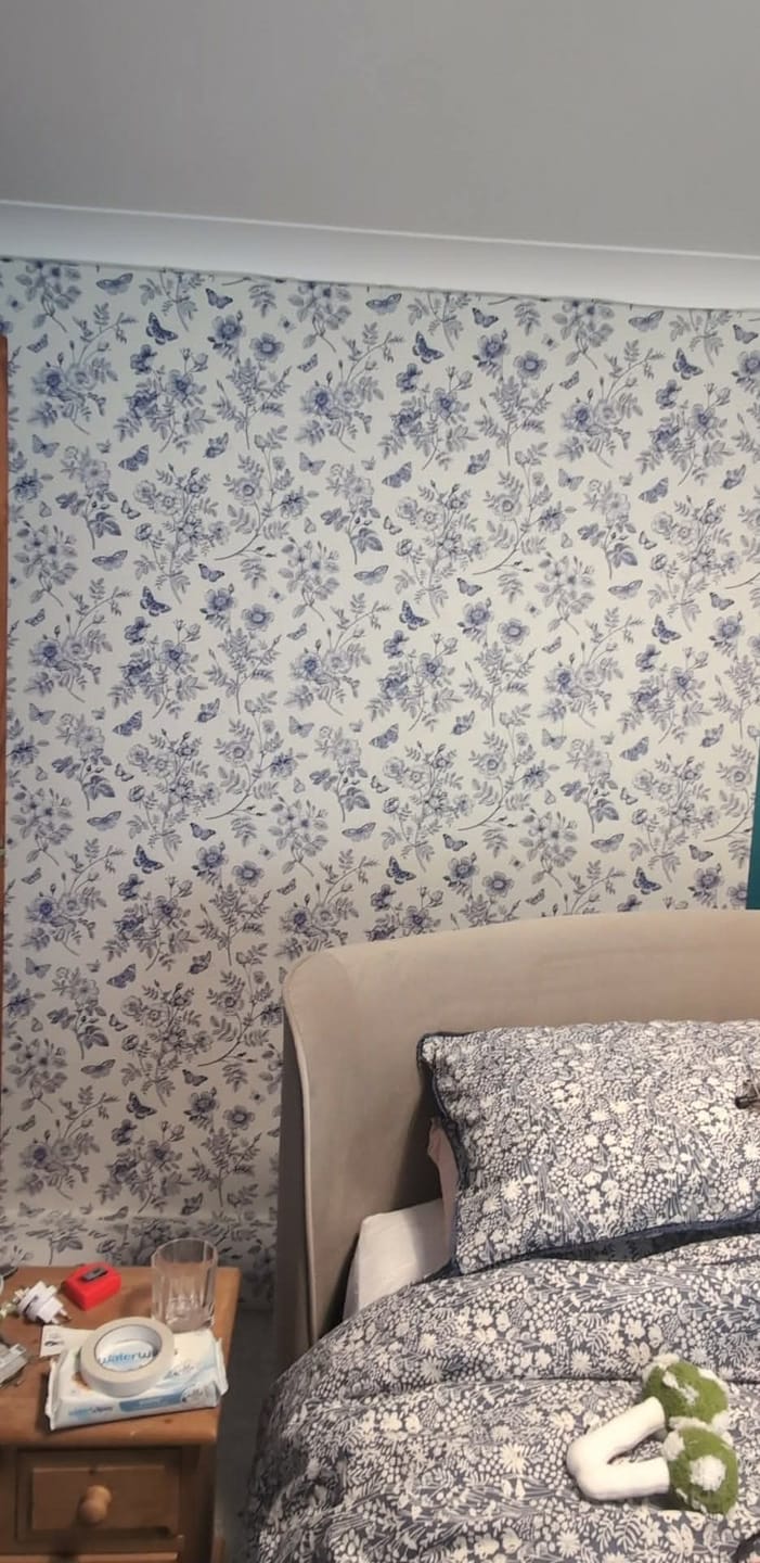 Customer photo review of Alice - Vintage Classic Roses & Butterflies Wallpaper