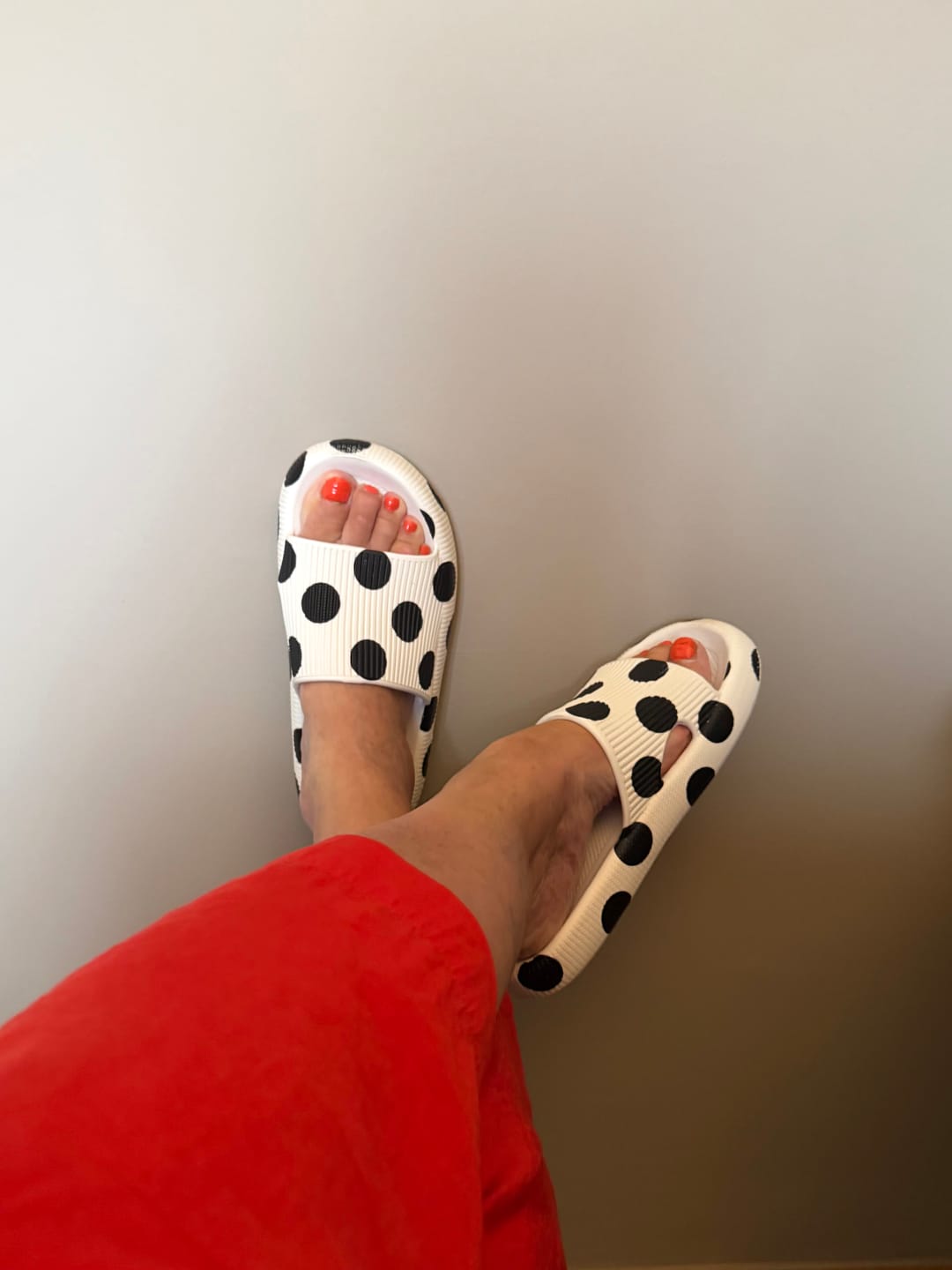 Customer photo review of HappyFlops Polkadots