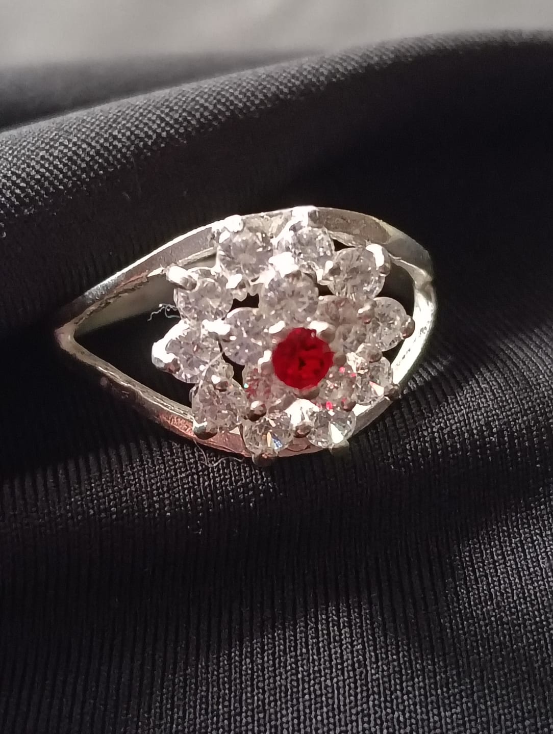 Customer photo review of Anillo Flor Zirconia Plata Ley 925