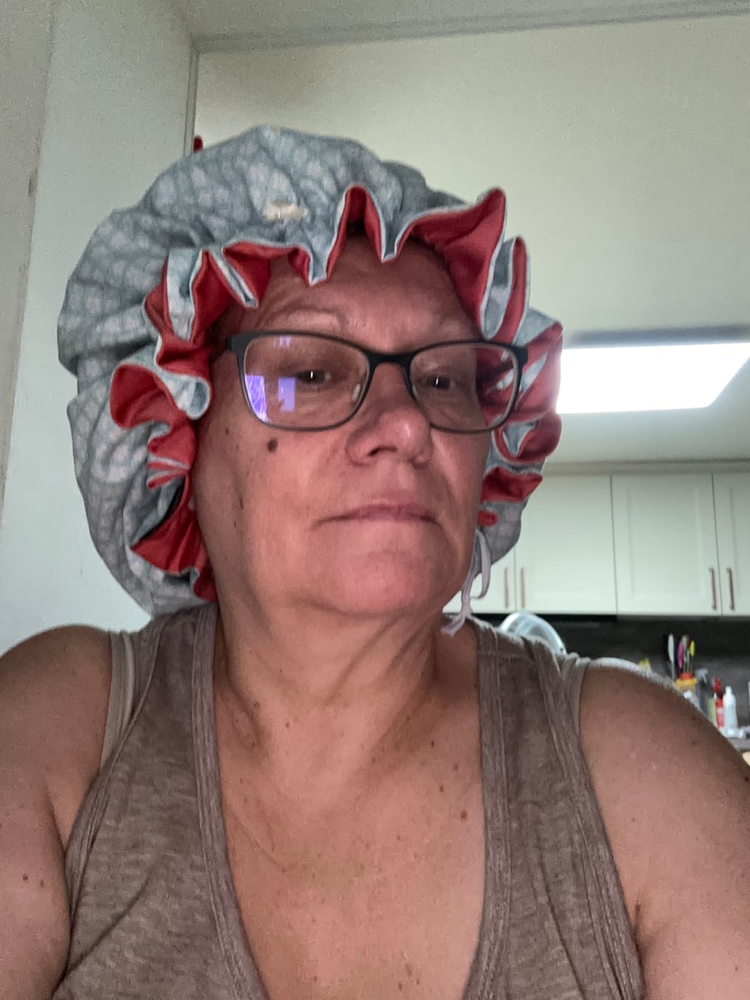 Customer photo review of Bonnet Satin Blümchen blau aprico