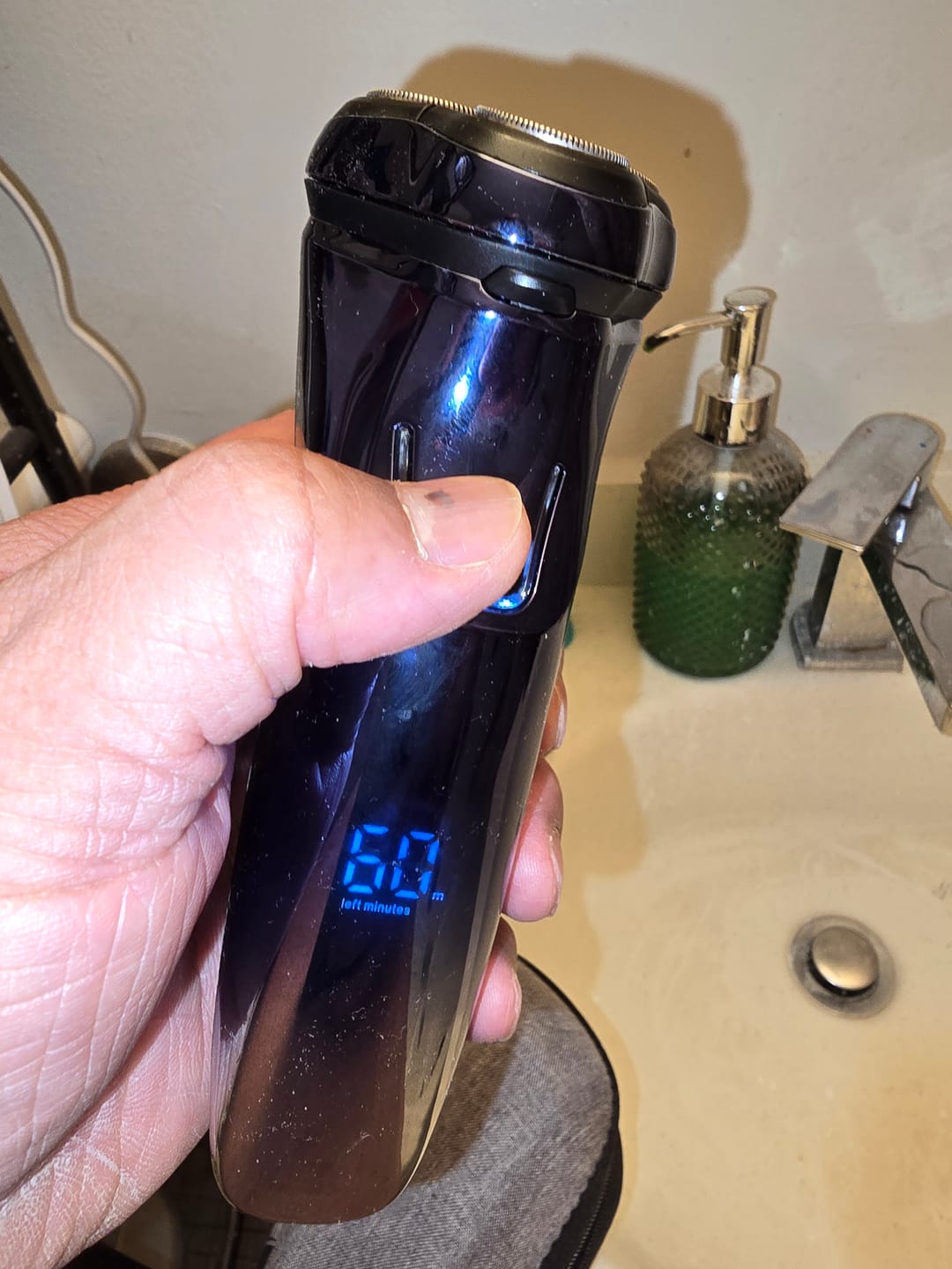 Customer photo review of Oryzom ProCut – Precision Men’s Shaver with 4D Blades, Waterproof Wet/Dry Use, Pop-Up Trimmer, LED Display & 60-Min Battery