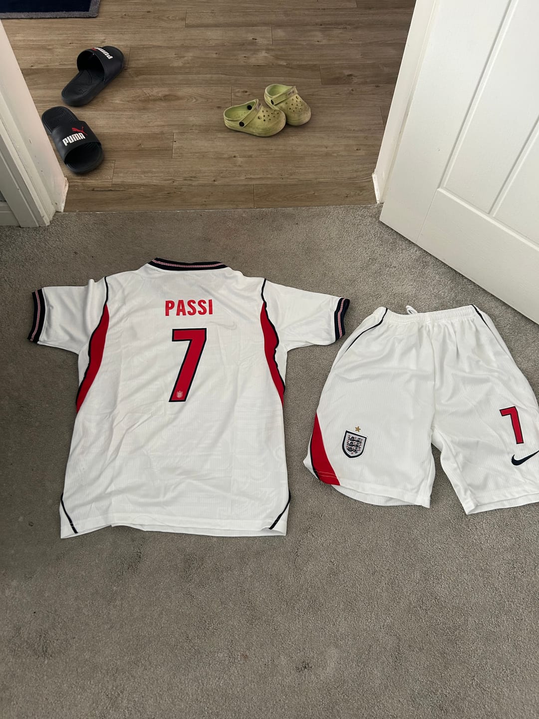 Customer photo review of England 2026 Home Kids Kit