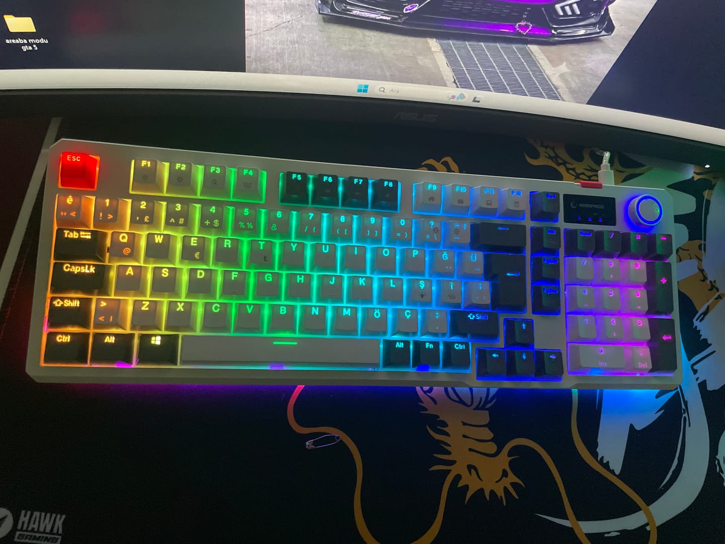 Customer photo review of Loyal  Hot Swap RGB Red Switch Mekanik Oyuncu Klavyesi-Beyaz/Gri