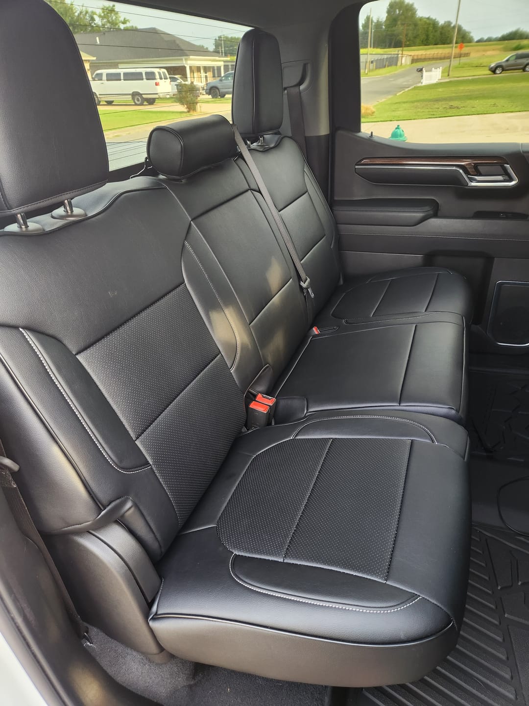 Customer photo review of 2019+ Chevrolet Silverado Premium Custom Leather Seat Covers
