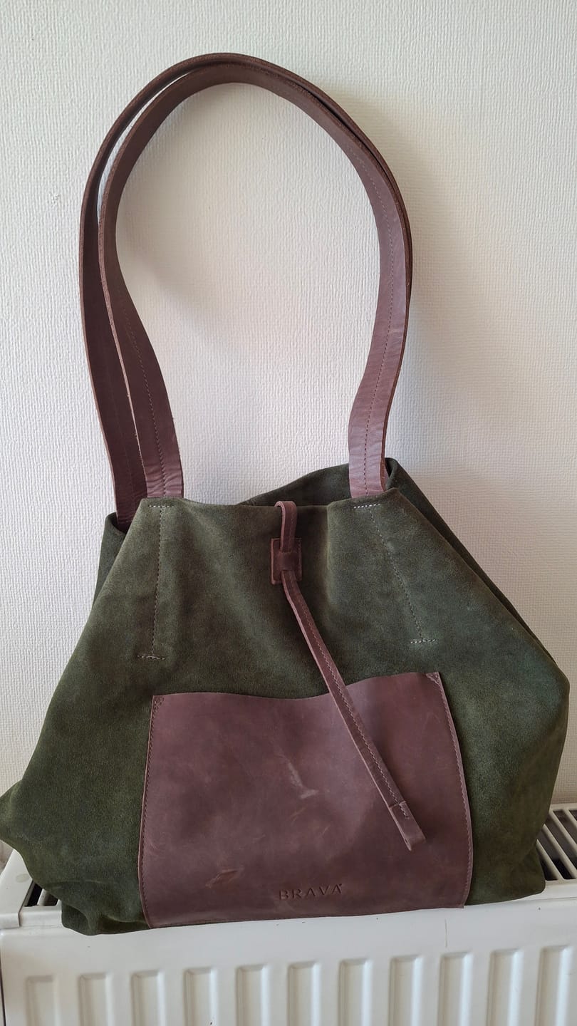 Customer photo review of Cartera de cuero modelo JANE Oliva