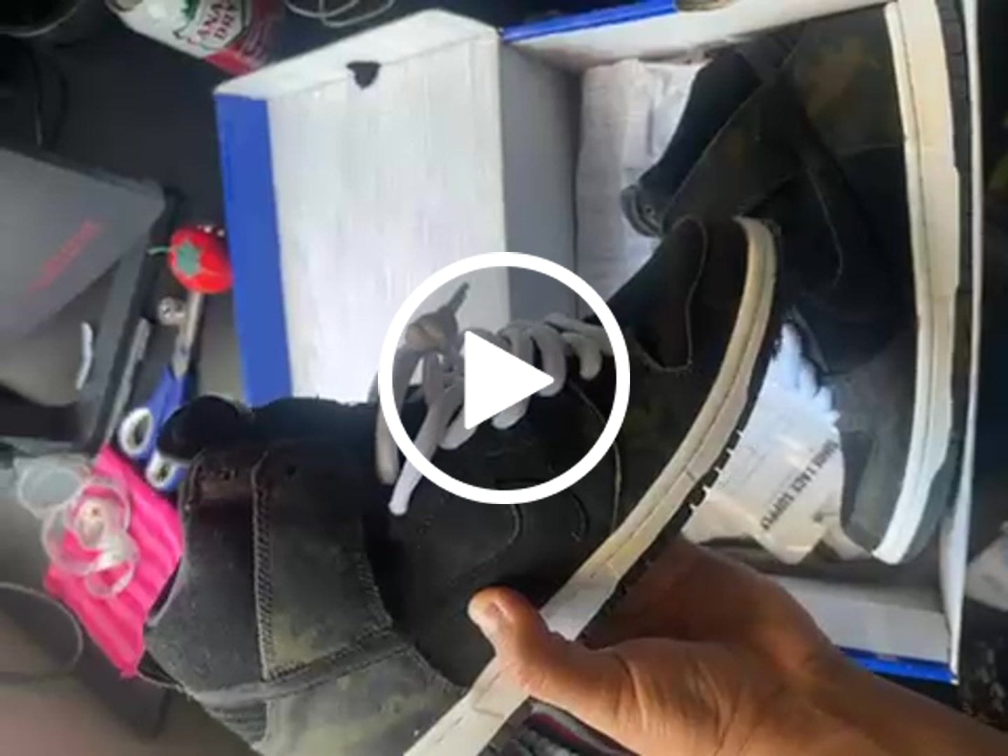 Customer video review of Thick Oval Shoe Laces (Nike SB Laces)