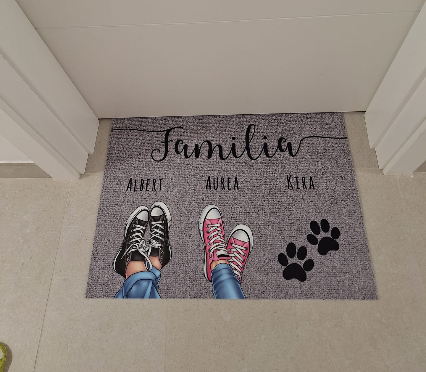 Customer photo review of Zapatos y patas - Felpudo personalizado