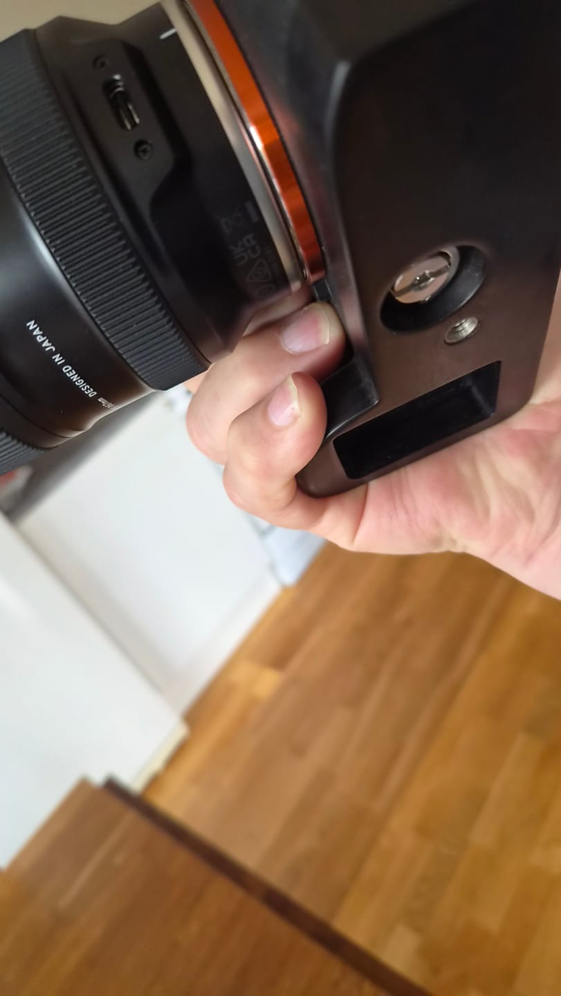 Customer photo review of Wooden Handle Grip for Sony A7R5 A7M4 A7R4 A7S3 A9M2 A1