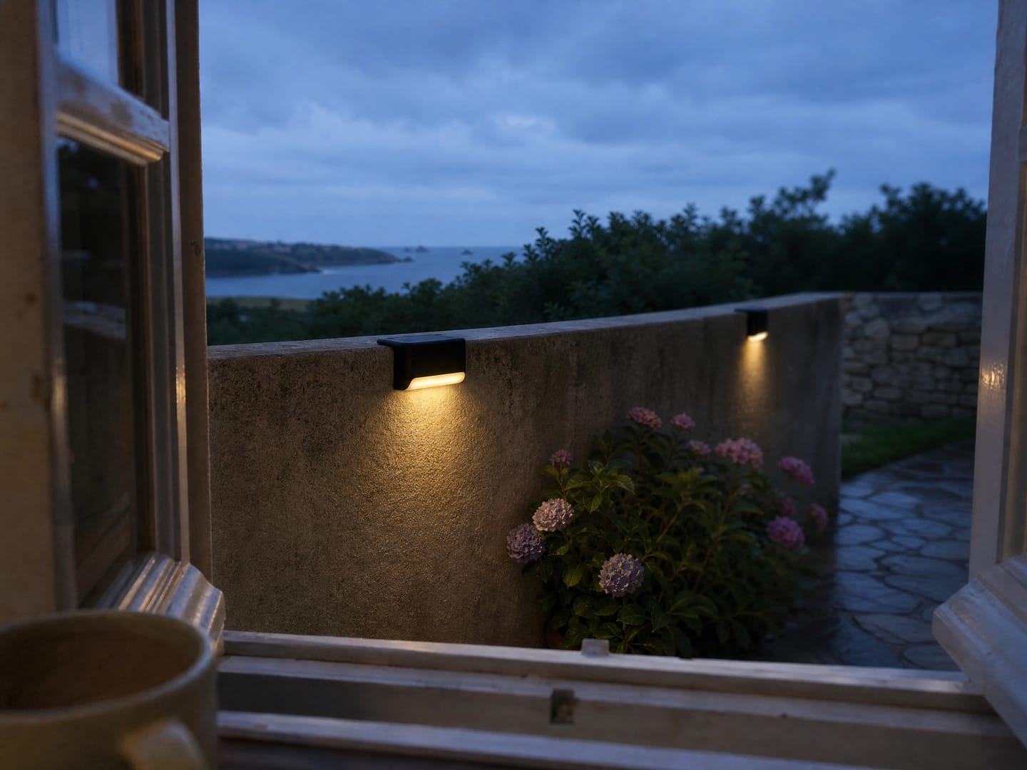 Customer photo review of LumiGlow™ – La lumière solaire qui sublime vos extérieurs