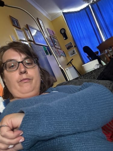 Customer photo review of Brushed scarf with thumb holes - Blue