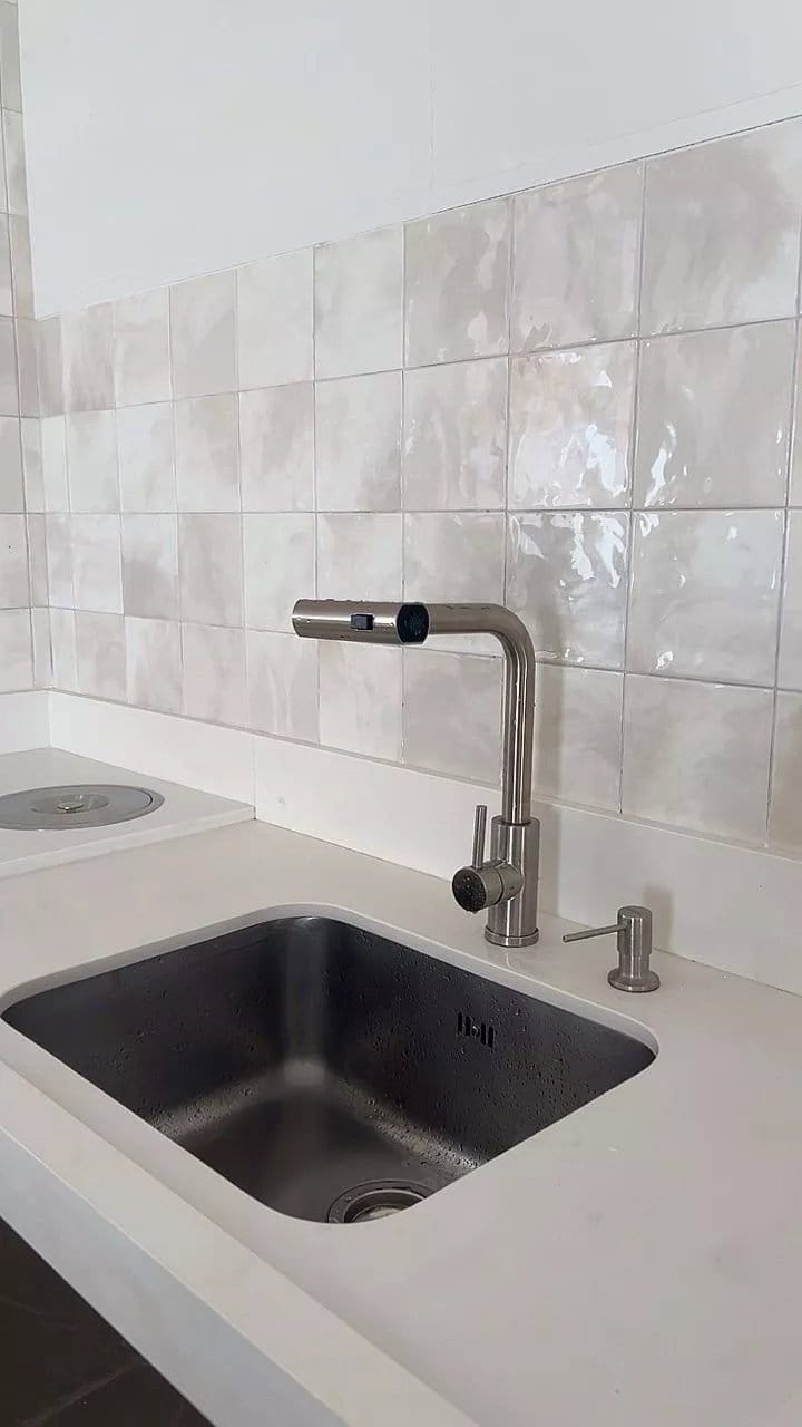 Customer photo review of Torneira Gourmet Para Cozinha Com Ducha Extensível e Cascata
