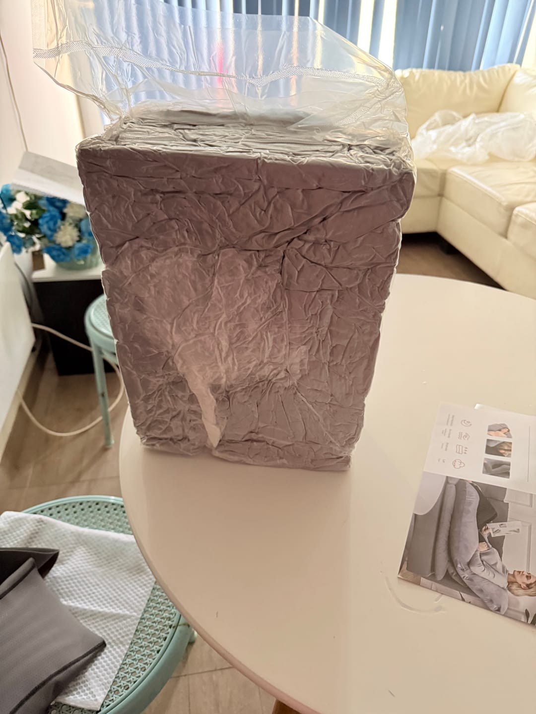 Customer photo review of Almohada de embarazo forma de U - Momcozy