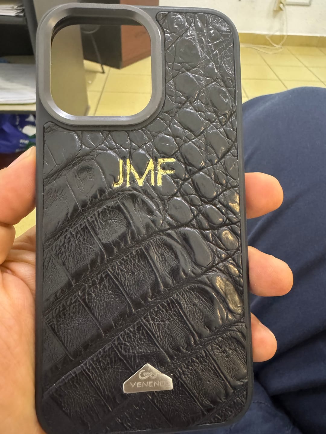 Customer photo review of Funda iPhone 15 Pro Max Illuminati Billionaire Croc Black