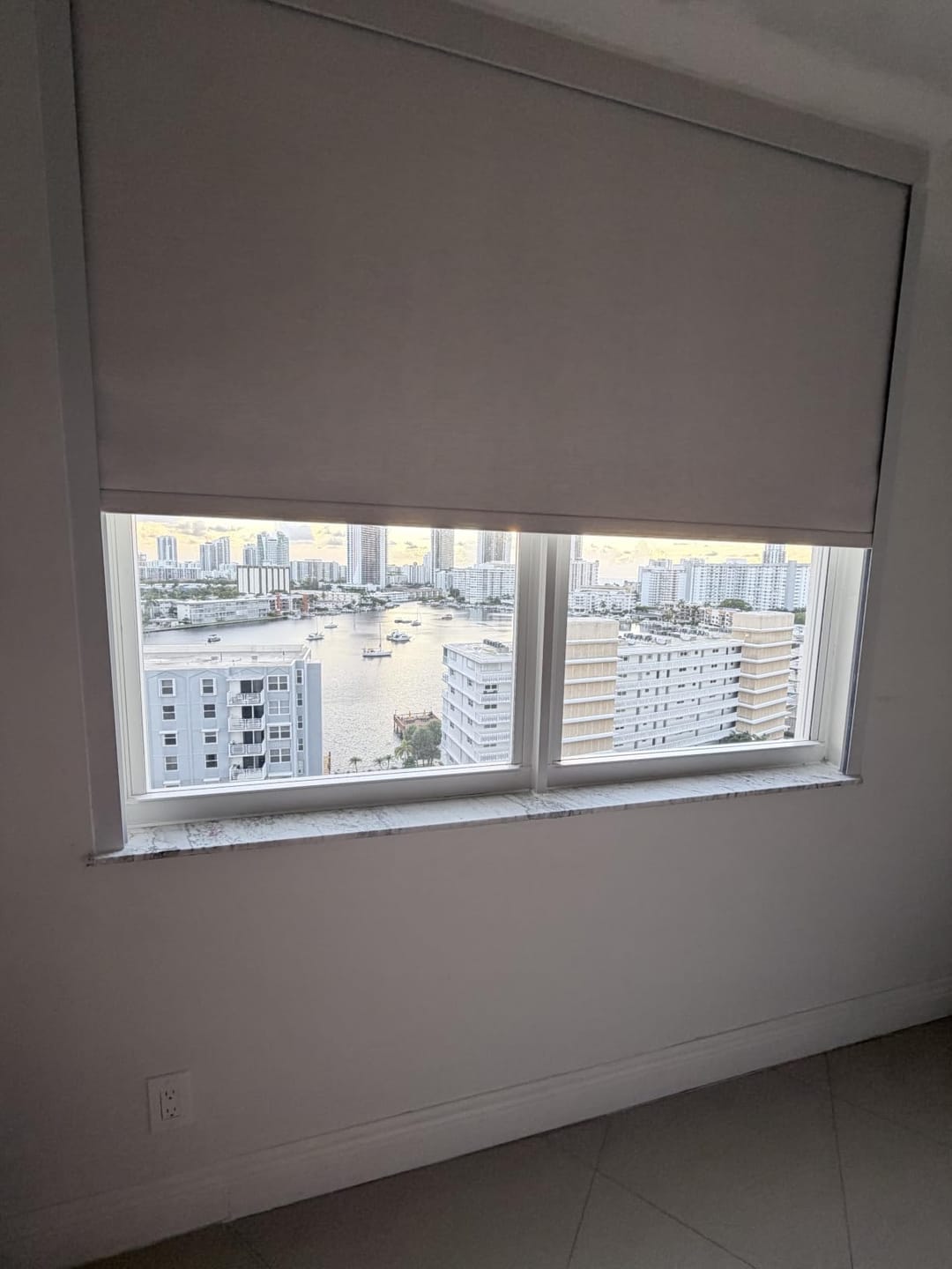 Customer photo review of Bringnox Motorized Roller Shades 100% Blackout Linen