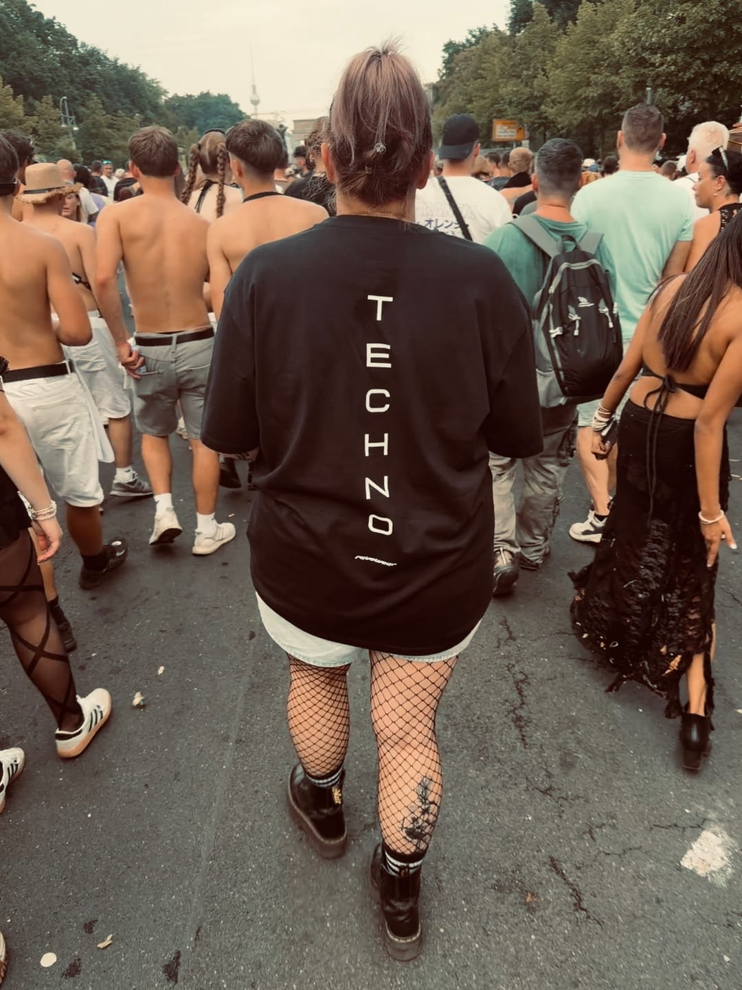 Customer photo review of Just Techno Backprint - Damen Oversized Shirt