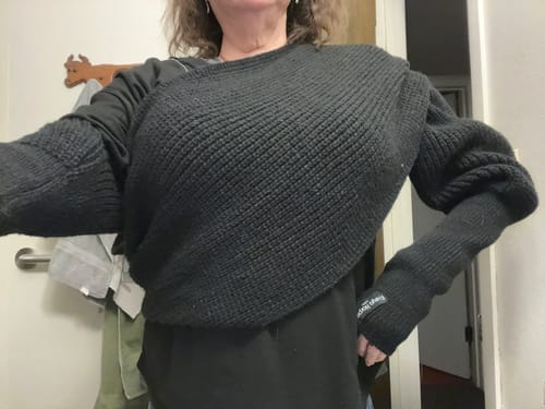 Customer photo review of Brushed scarf with thumb holes - Black