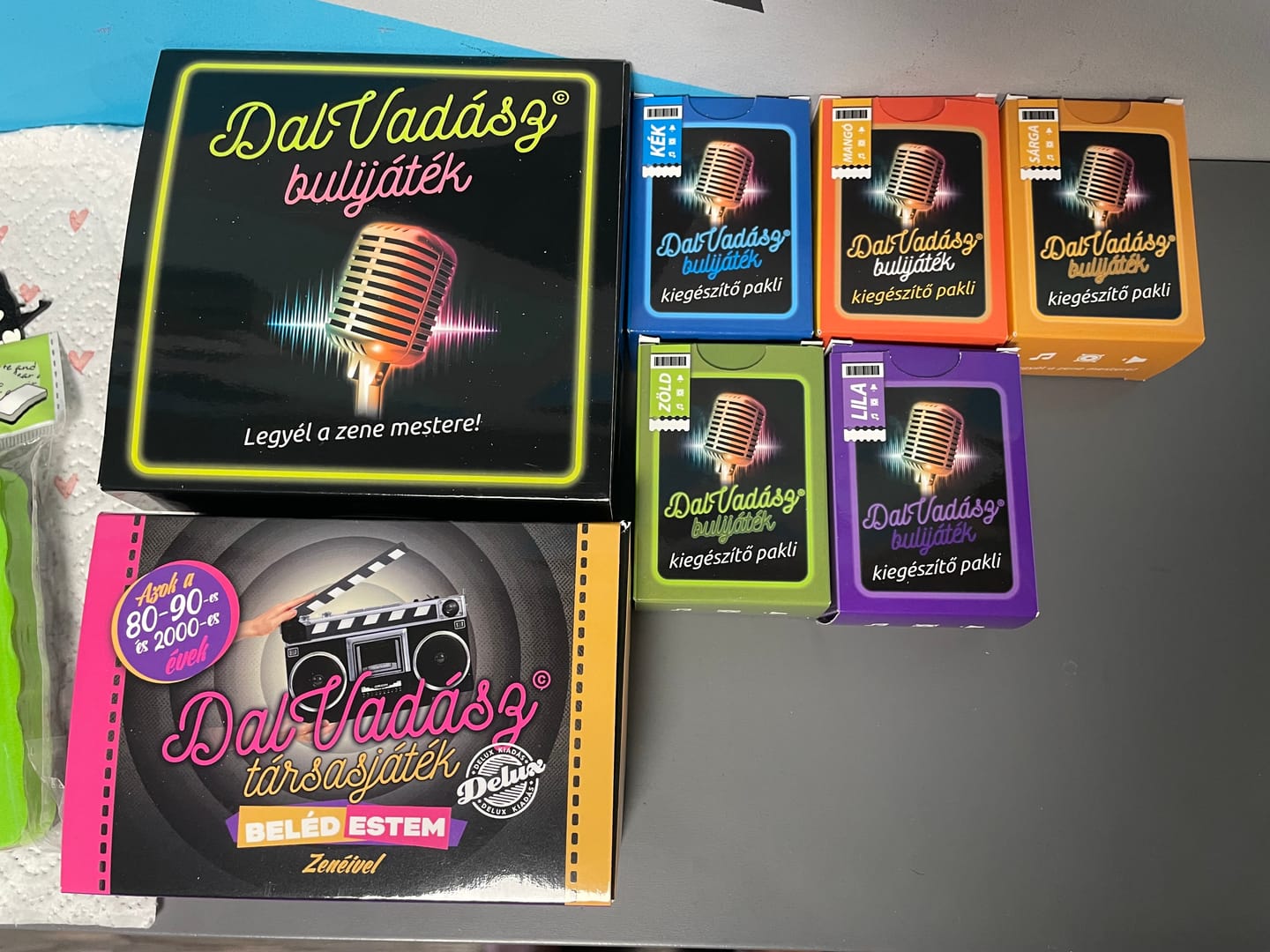 Customer photo review of Dalvadász bulijáték magyar zenékkel - KLASSZIKUS év közepi Csomag (Alap csomag 144 kártya + 108 piros kiegészítő kártya)