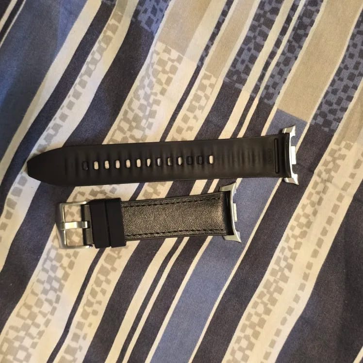 Customer photo review of Samsung Galaxy Silicone Leather Watch Band - 3/4/5/6/7/FE/8/9/Ultra/Ultra2