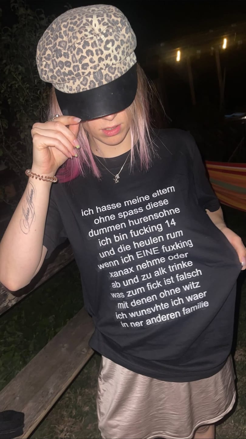 Customer photo review of Ich hasse meine Eltern T-Shirt