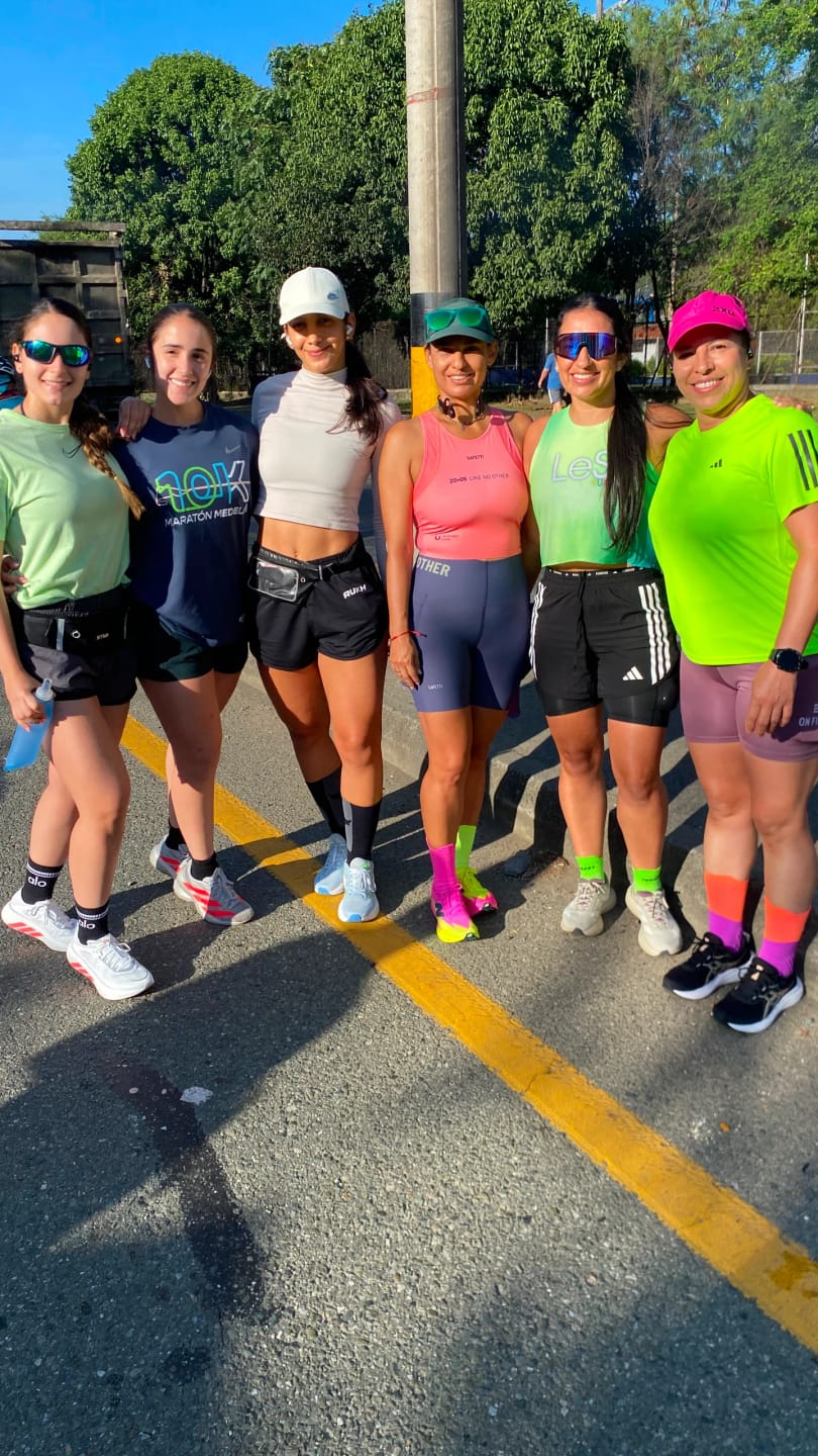 Customer photo review of New Balance FuelCell SuperComp Elite v5 London Mujer Alkaline Green Pink Heat