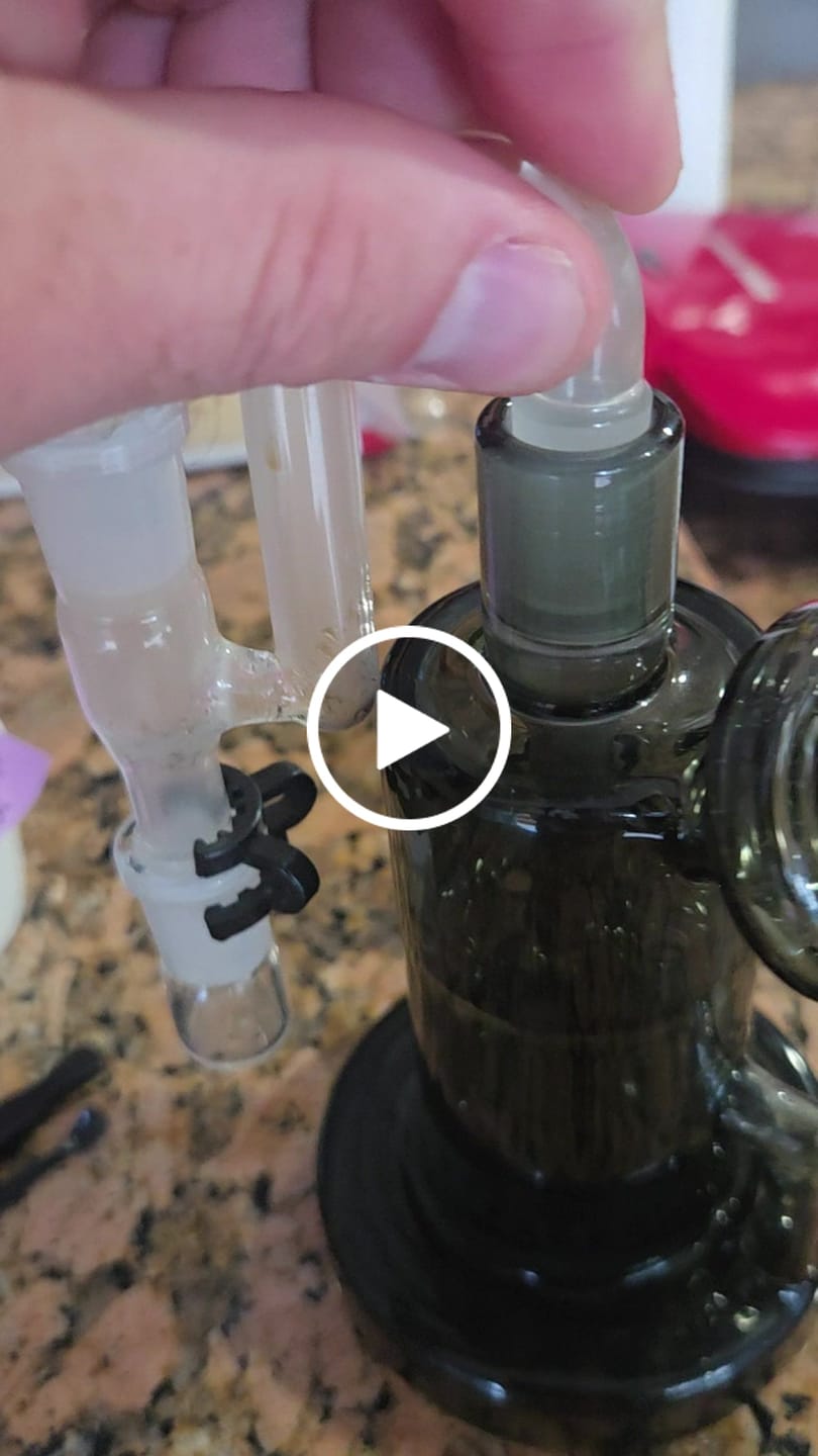 Customer video review of SWAN NECK GLASS RECLAIM CATCHER