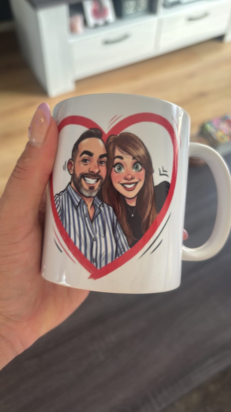 Customer photo review of Vrolijke Karikatuur Hart Mok – Jouw Foto als Expressieve Karikatuur op een mok