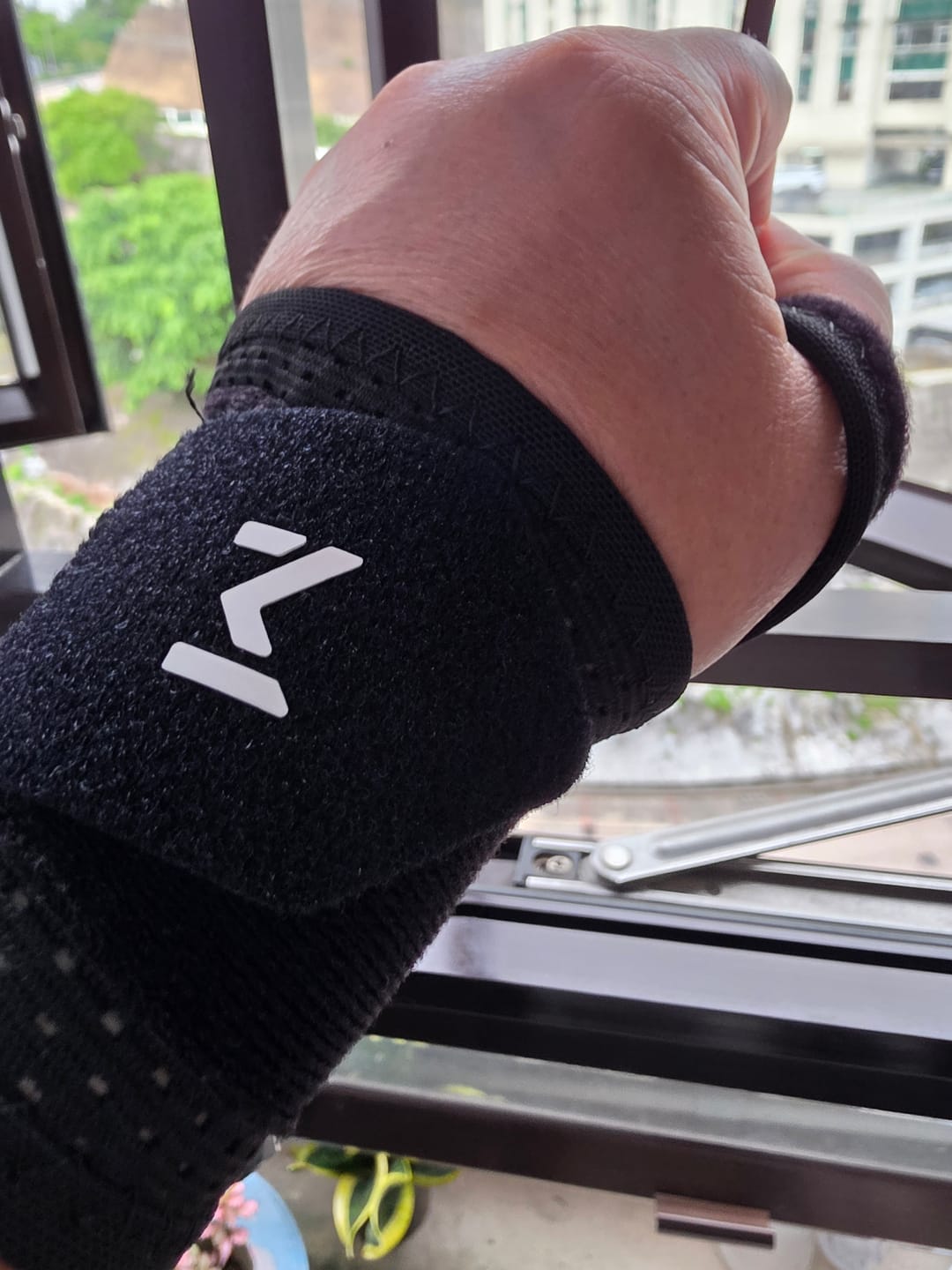 Customer photo review of Nayori Precision Strap – Knee Support That Moves With You