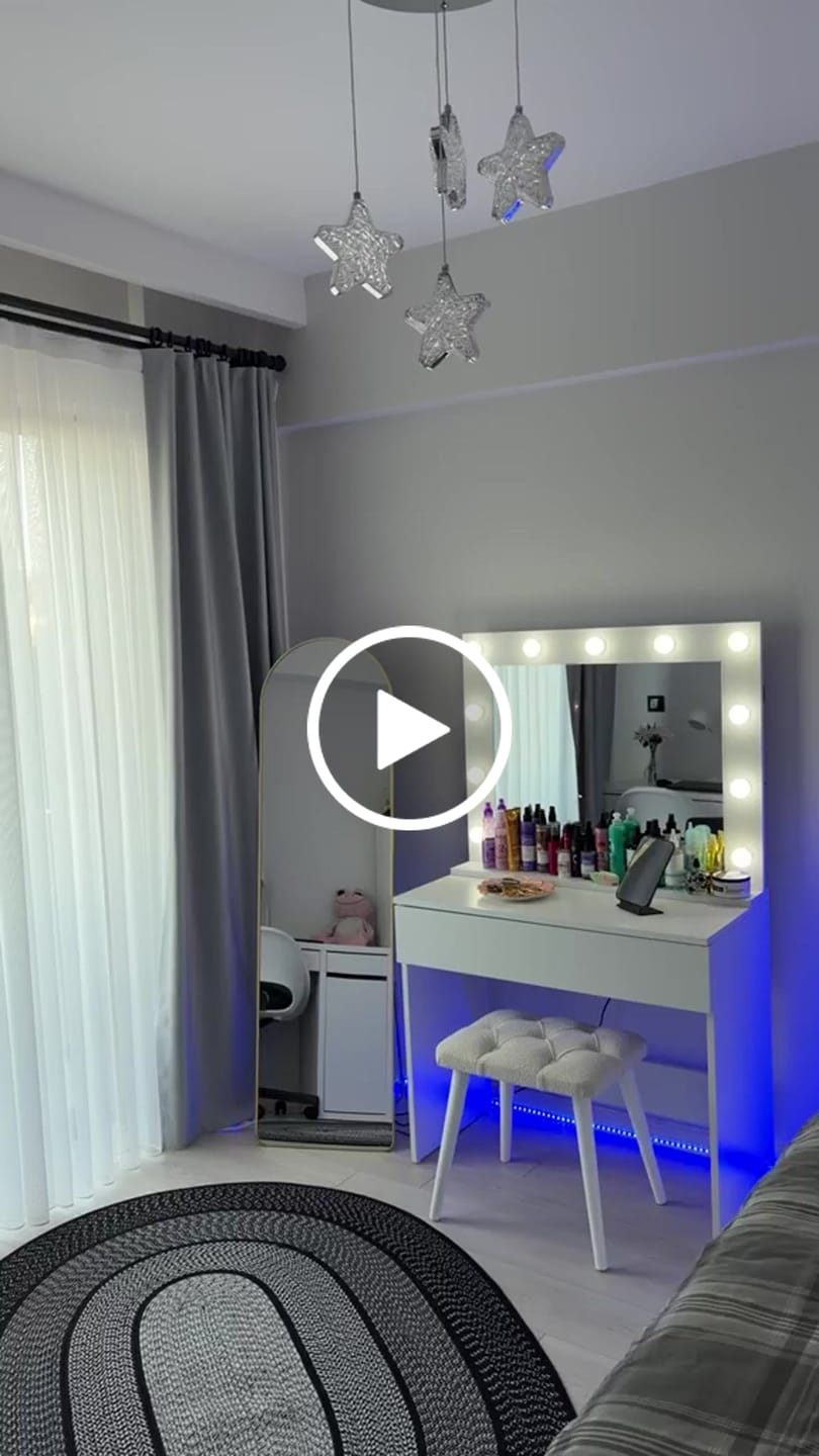 Customer video review of Rani BJ161 Hollywood Işıklı Aynalı Kulis Makyaj Masası Takı Düzenleyici Puf Takım Beyaz