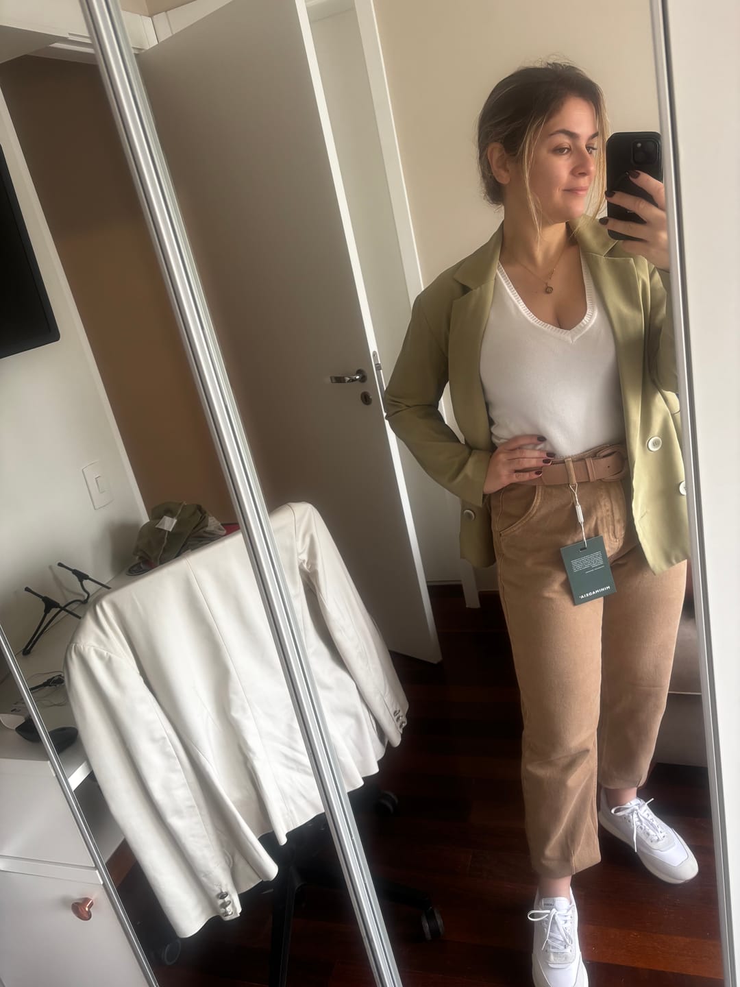 Customer photo review of Calça Jeans Slouchy Cacau Marrom Claro