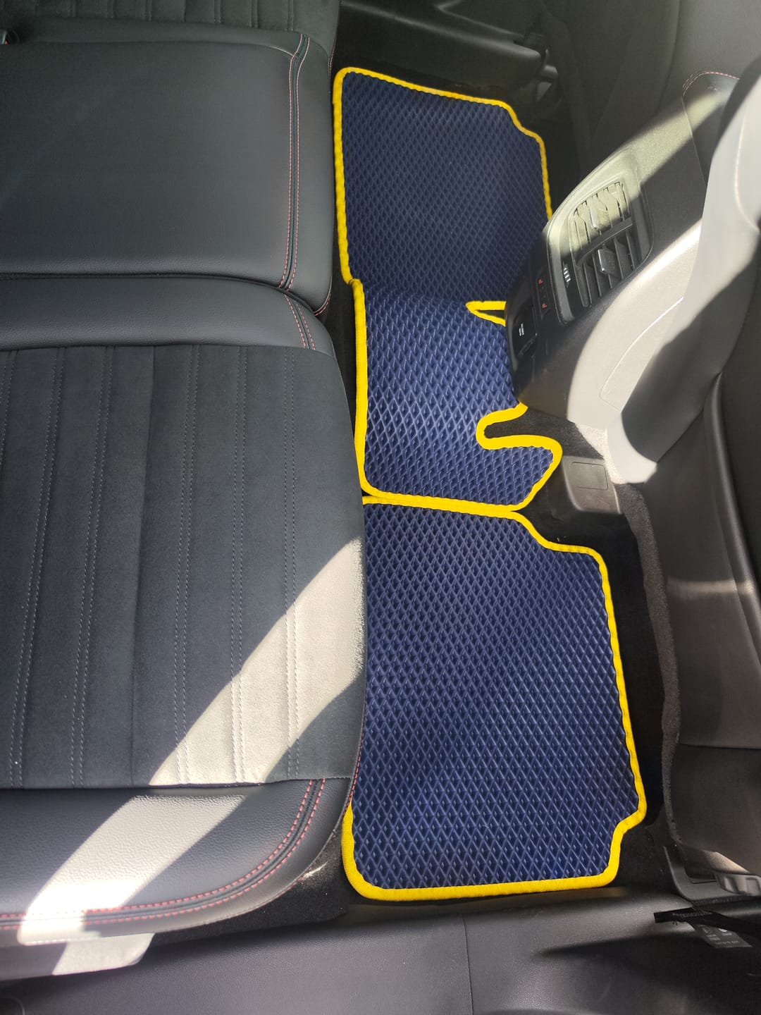 Customer photo review of Auto Fußmatten nach Maß - Komplettset