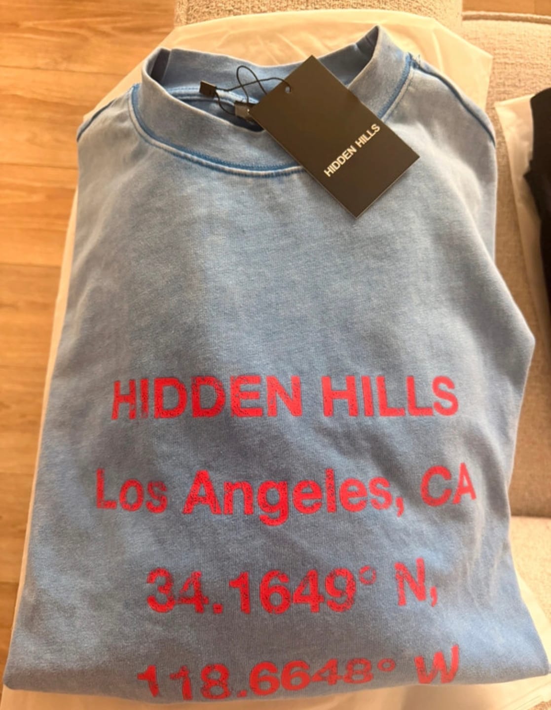 Customer photo review of VINTAGE LOGO WASHED LONGSLEEVE T-SHIRT SKY BLUE/RED
