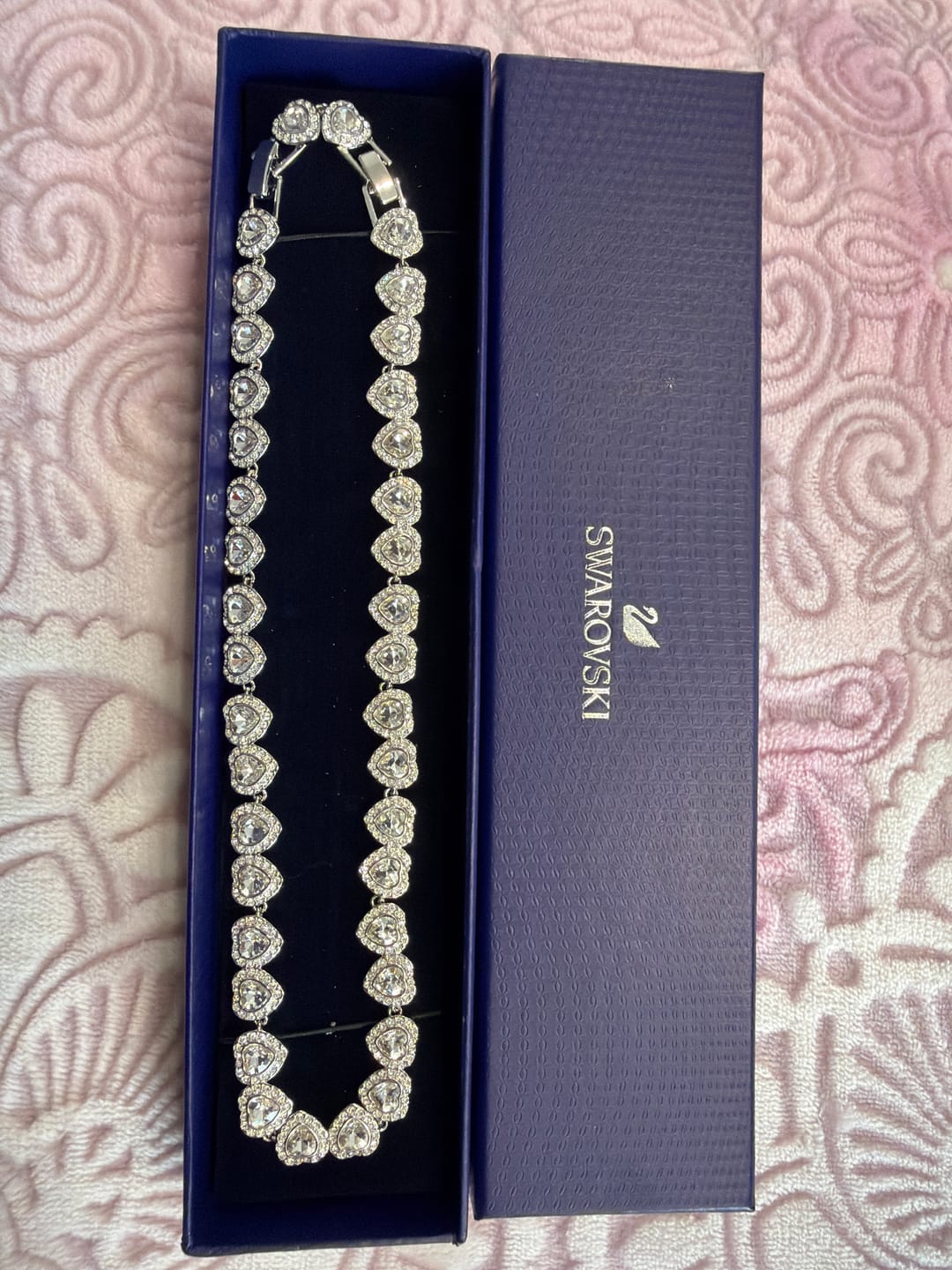 Customer photo review of COLLAR SWAROVSKI TENIS CORAZONES BLANCOS ARIANA GRANDE + KIT DE REGALO