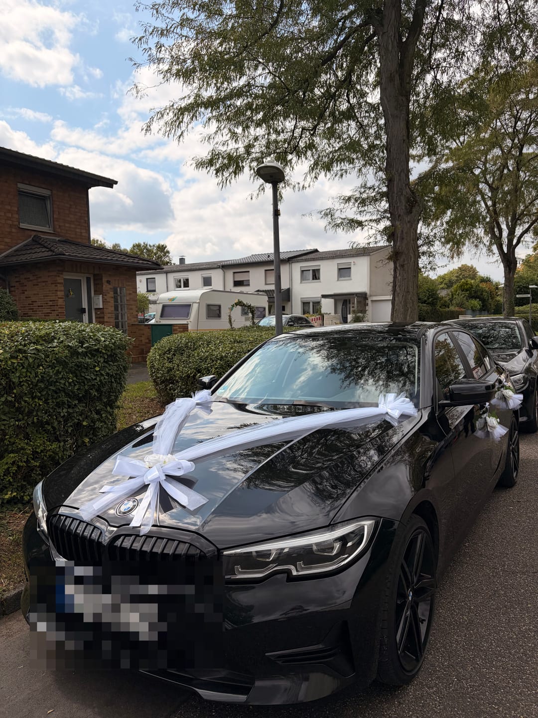 Customer photo review of Autoschmuck Hochzeit Blumendeko Motorhaube - CLARA