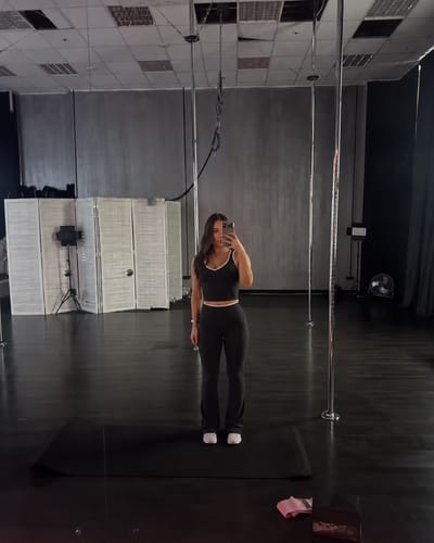 Customer photo review of Women’s Top & Flare Pants Set – Linea Flare