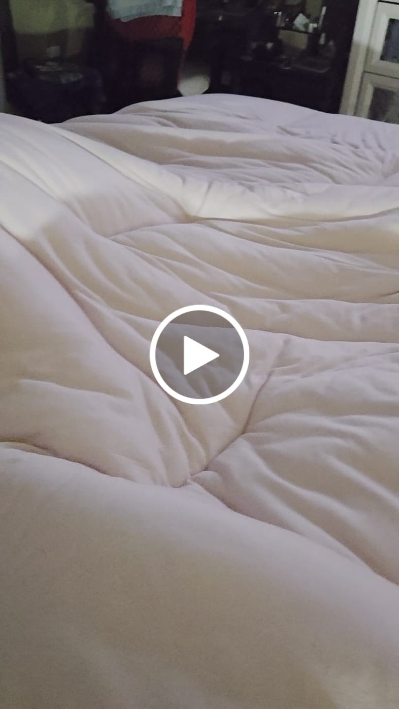Customer video review of MarshMellow Comforter