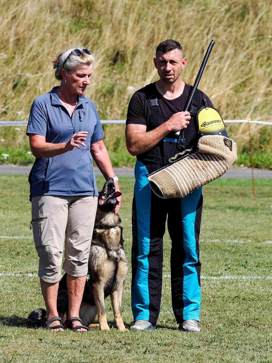 Customer photo review of FeelFree Dog Walker Zip T-shirt I Sky I Junior