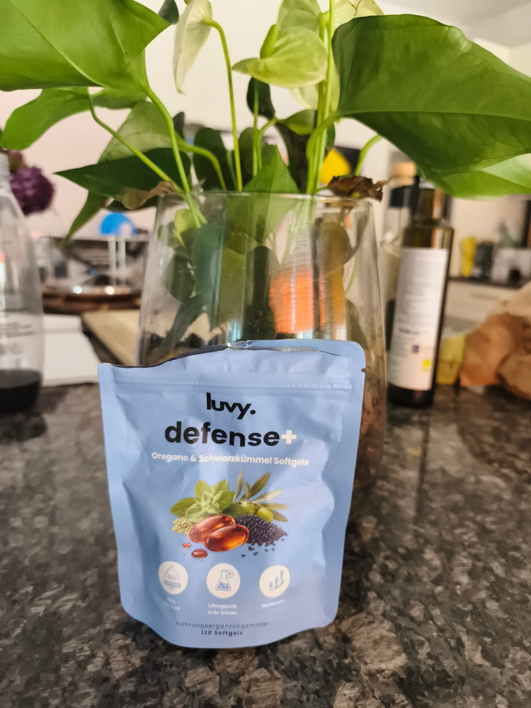 Customer photo review of DEFENSE+ 3-in-1 Darmkur | Oregano, Schwarzkümmel & Olivenblatt Softgels