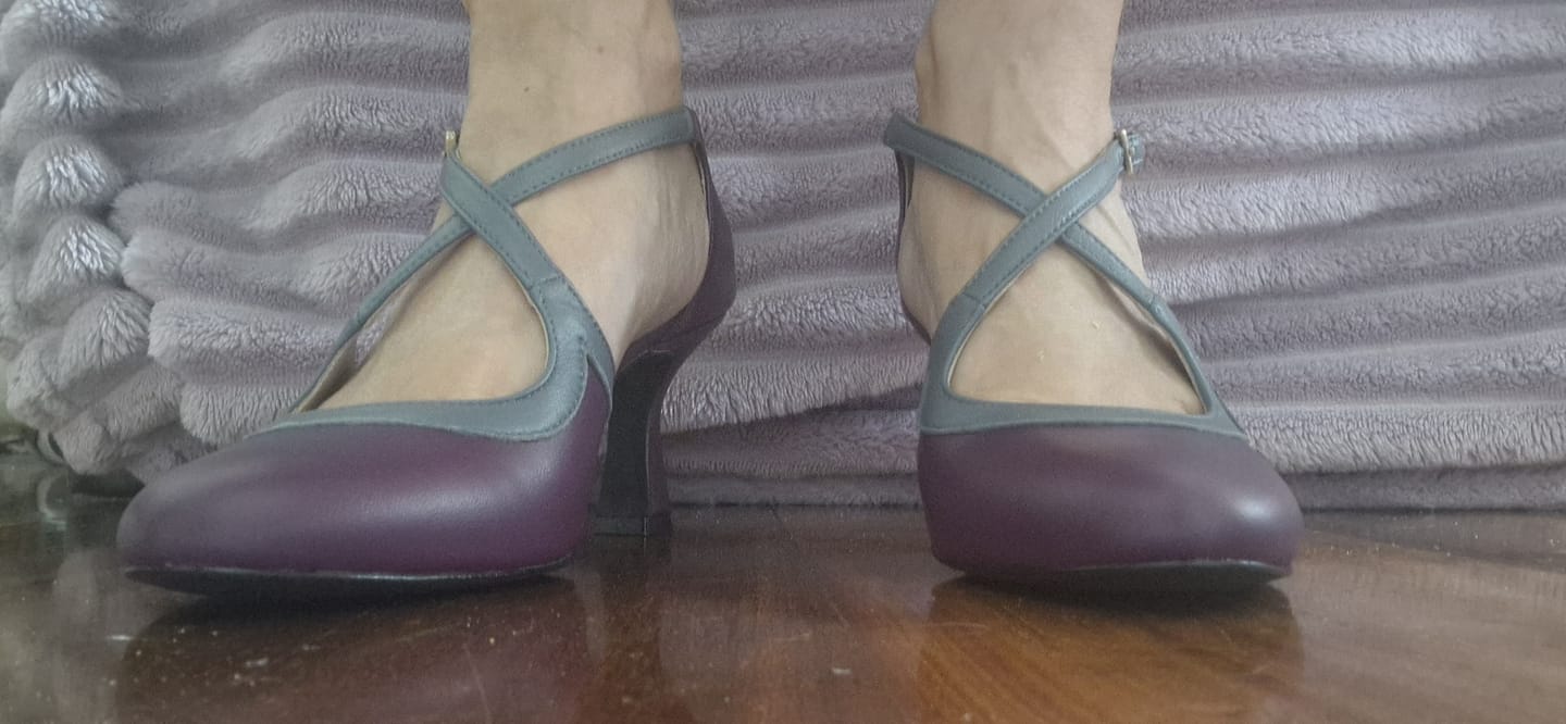 Customer photo review of Swing Purple decolletè incrociata in nappa viola tacco 8 cm artigianale pugliese