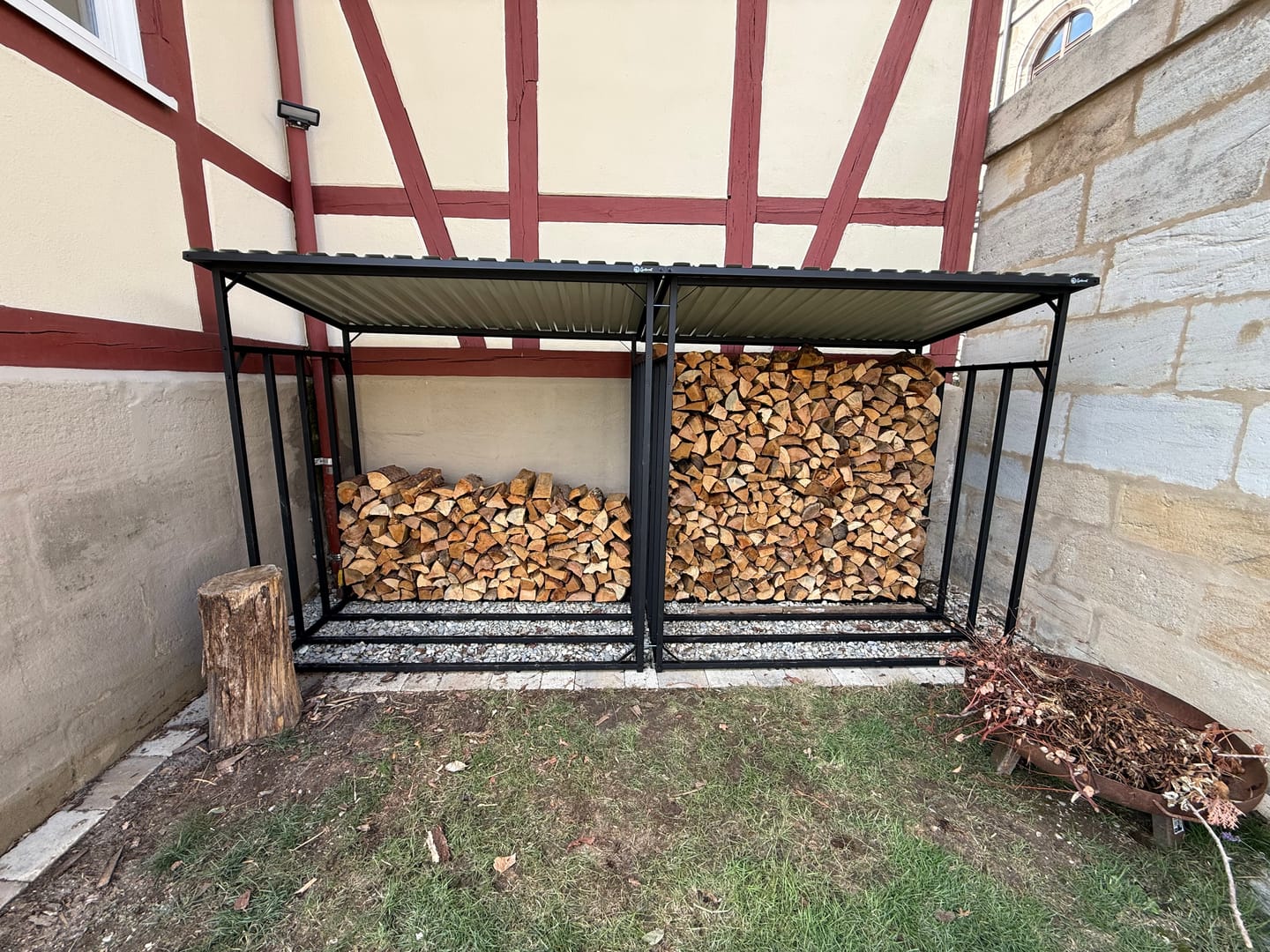 Customer photo review of Gartenzeit® Premium Kaminholzregal für den Außenbereich – 70 cm / 105 cm, extra stabil & wetterfest