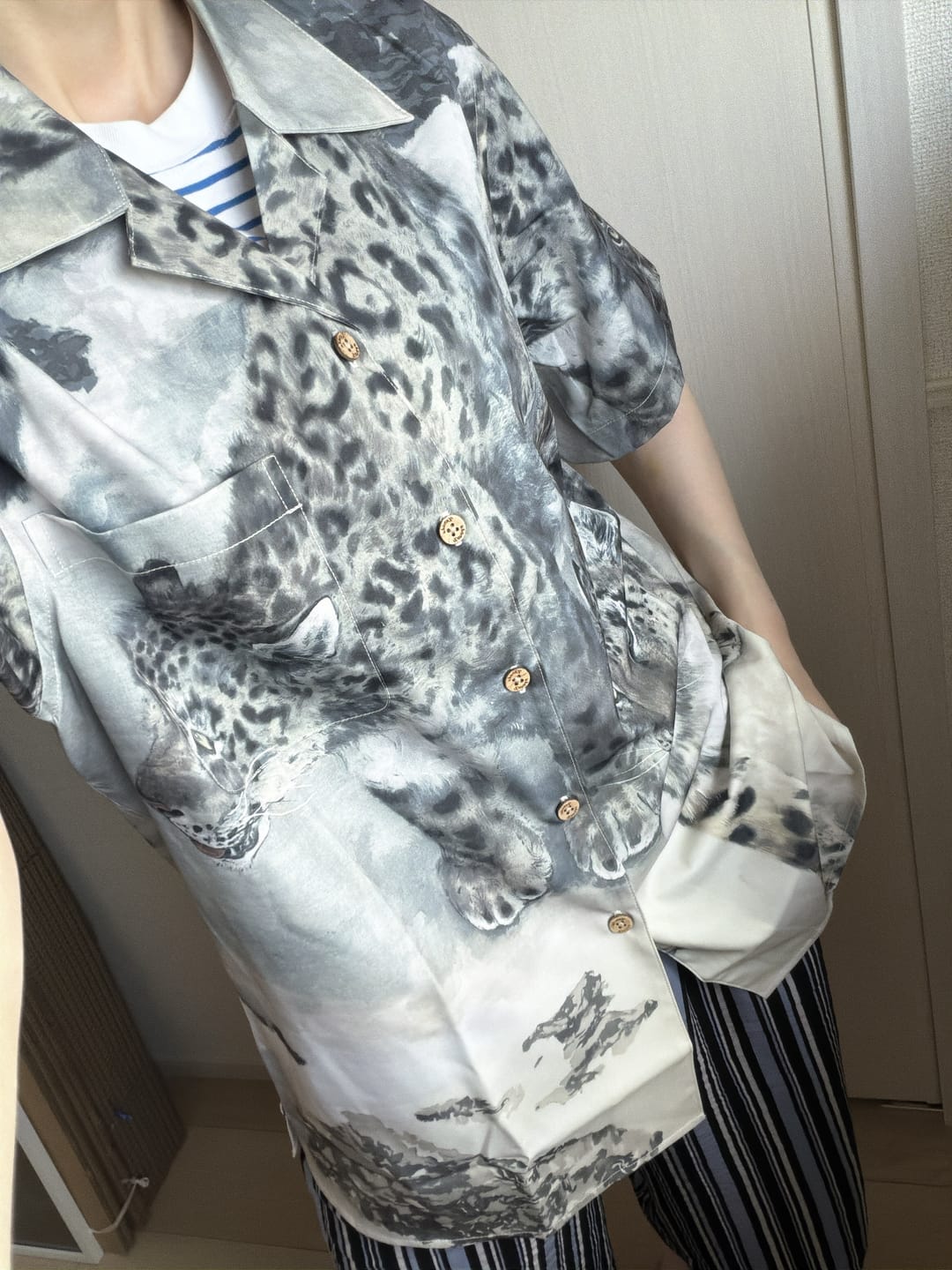 Customer photo review of Karaku×川又聡「雪豹・Snow leopard」プリントアロハシャツ