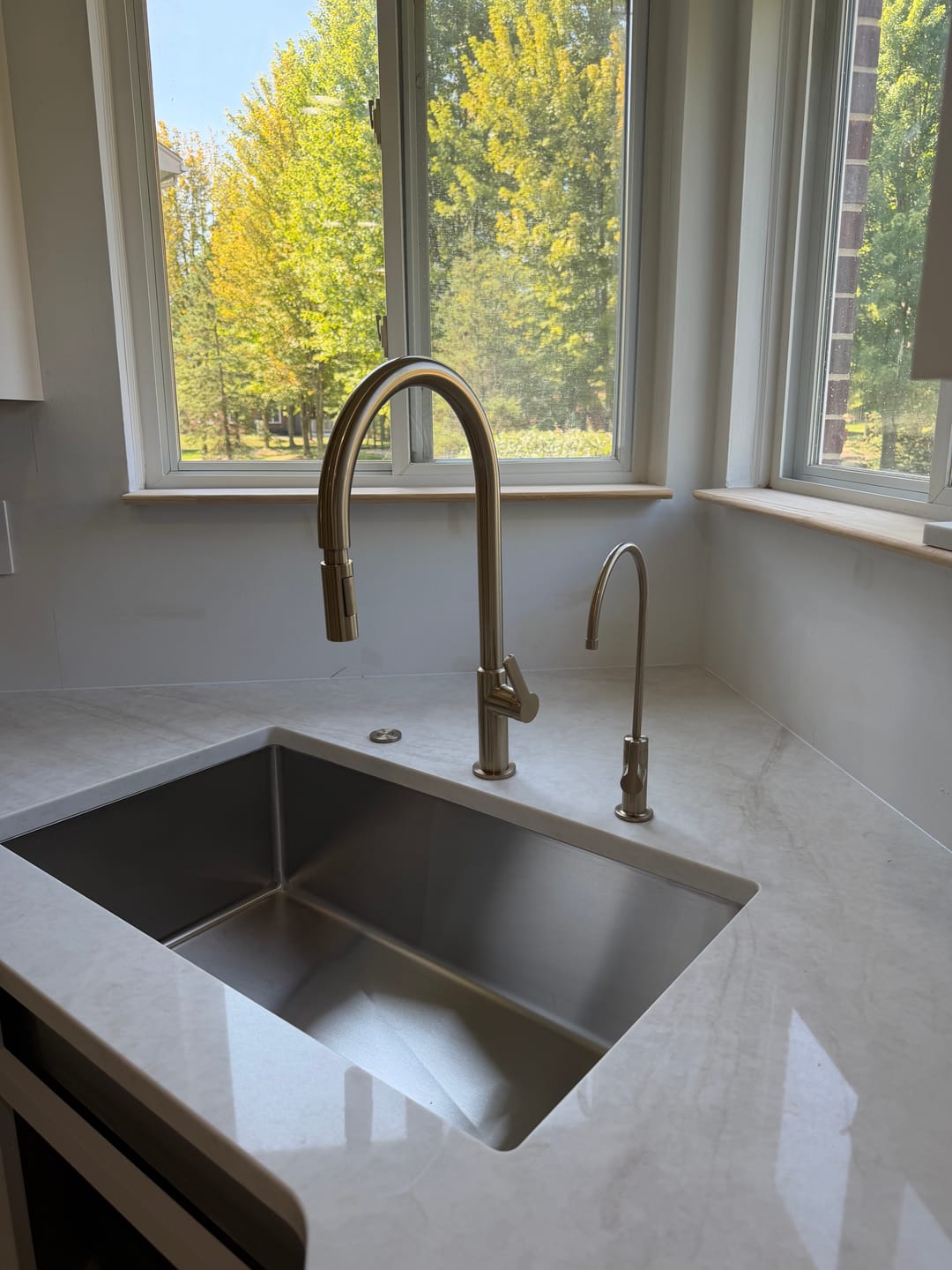 Customer photo review of 31" Stainless Steel Undermount Kitchen Sink - Single Bowl - 10" Depth - Offset Reversible Drain (5S31c-10)
