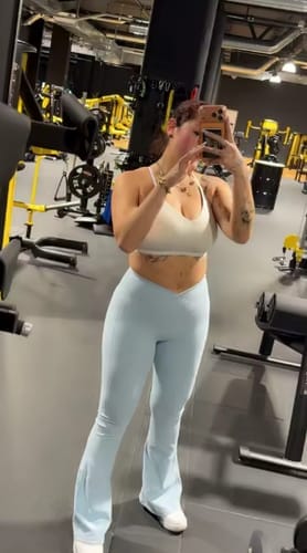 Customer photo review of Women’s Flare Leggings – Flow