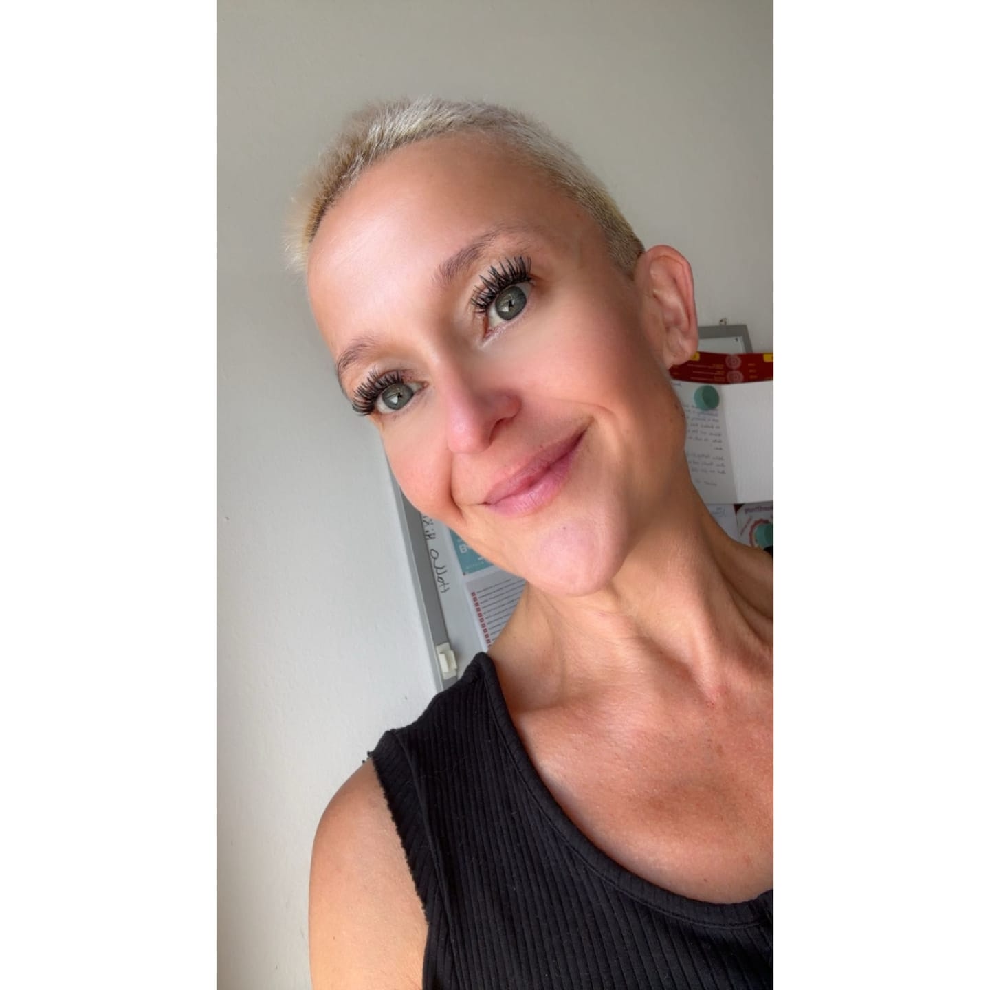 Customer photo review of DIY Wimpernkleber (schwarz) & Top-Coat