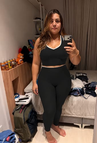 Customer photo review of Women’s Top & Leggings Workout Set – Linea Legging