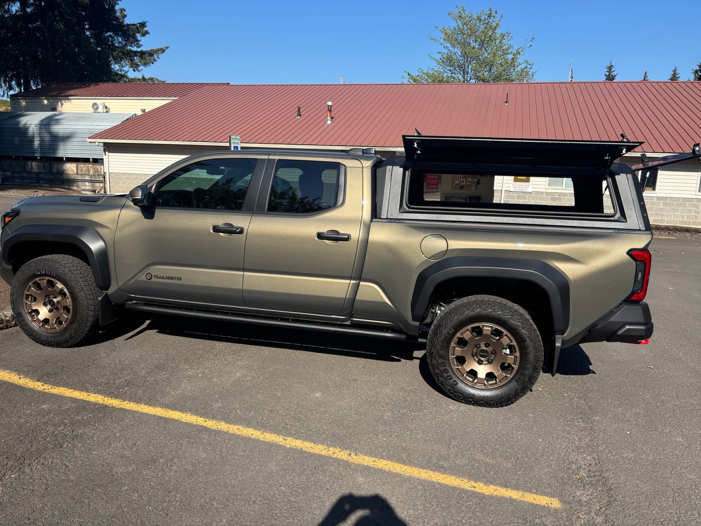 Customer photo review of OPENROAD Aluminum Truck Cap with Roof Rack Crossbars with Truck Cap Storage Box
