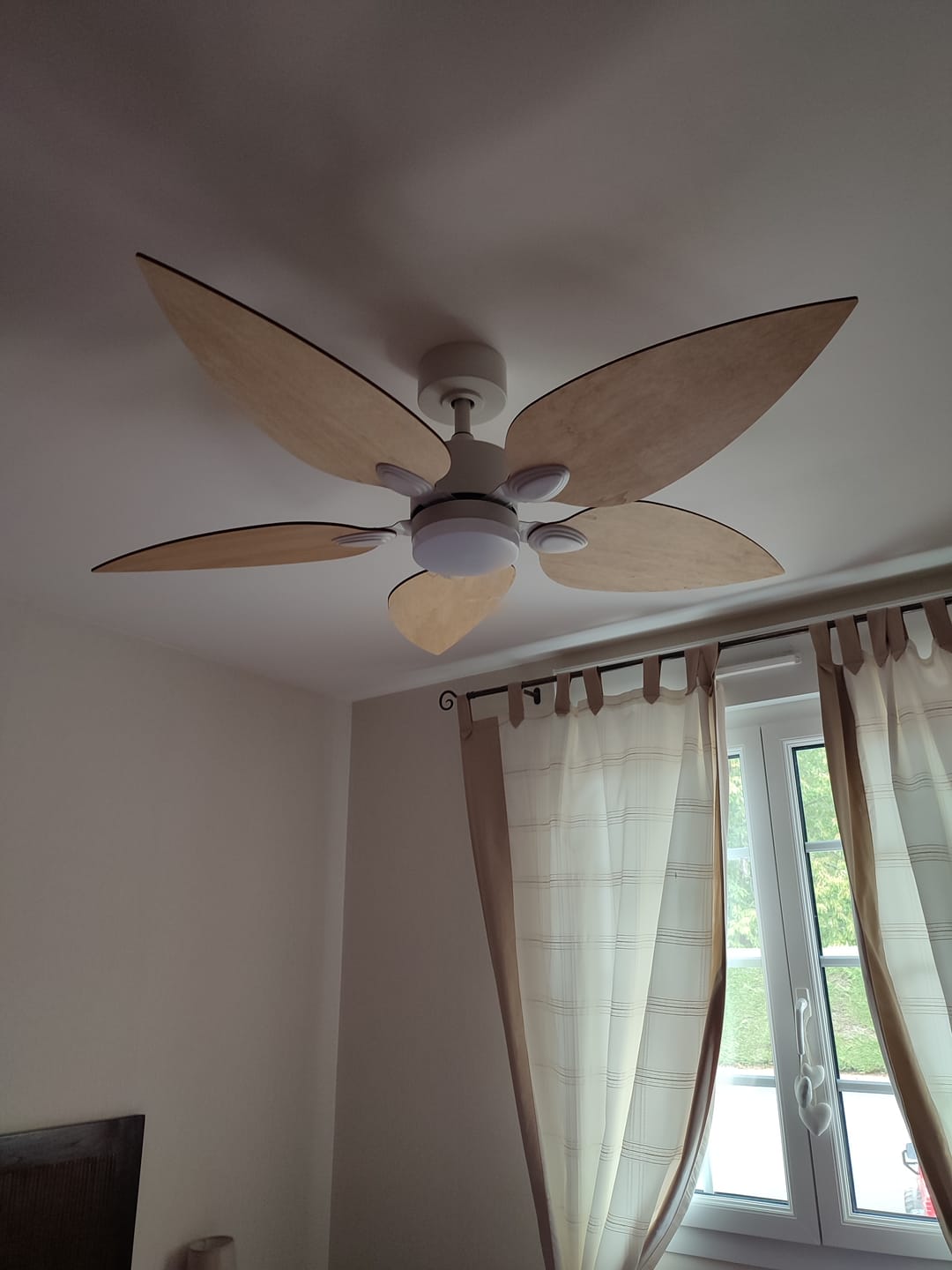 Customer photo review of Virevole teinté Chêne | Ventilateur de plafond