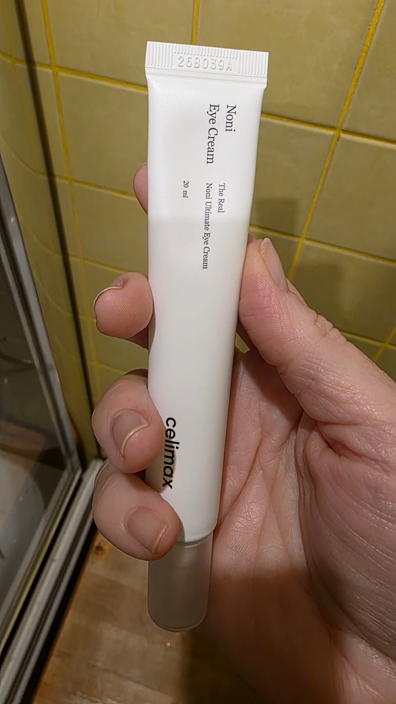 Customer photo review of Atjaunojošs krēms ādai ap acīm ar noni ogu ekstraktu un peptīdiem Celimax The Real Noni Ultimate Eye Cream